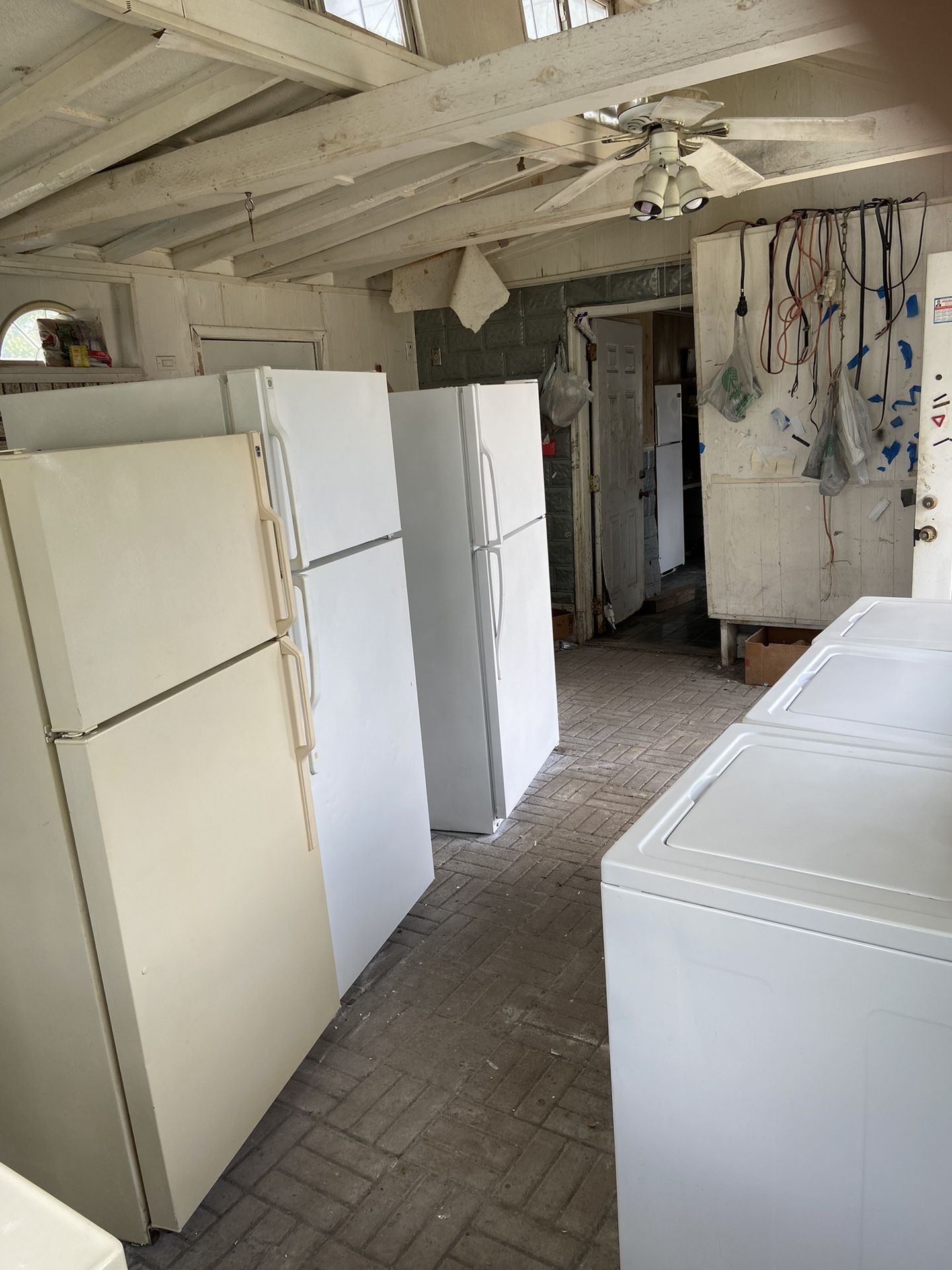 EXCELLENT RUNNNING FRIDGES , $275 START OUT PRICE. ALSO WASHERS SAME PRICE. ALL RUN LIKE BRAND NEW & BEEN CLEANED! ILL RUN THEM FOR YOU. IM IN MARRERO