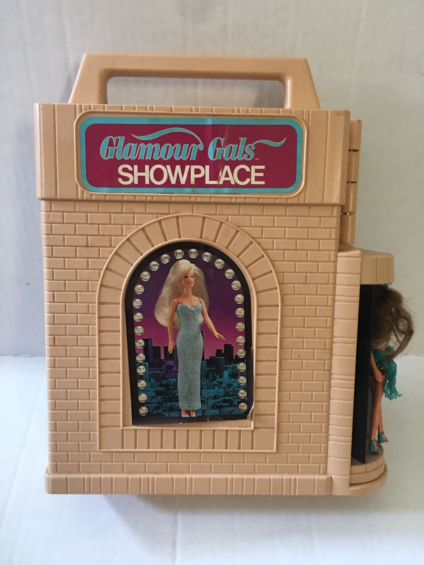 Vintage 1981 Glamour Gals Showplace W/ vintage 18 dolls
