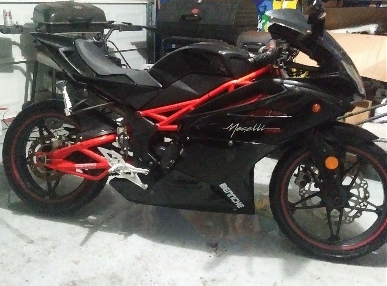 Bennche megelli 250r