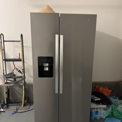 25 Cu Ft Whirlpool Refrigerator 