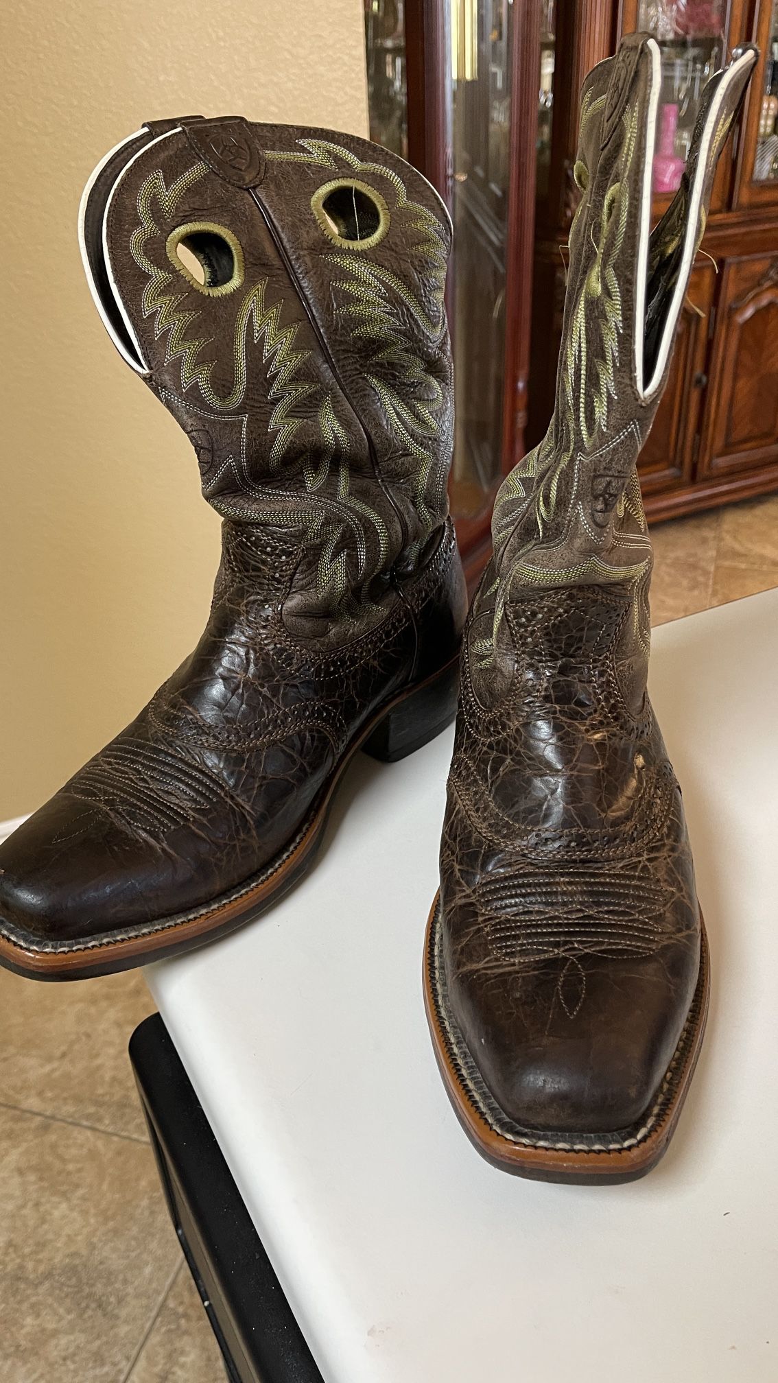 Ariat Men's Heritage Roughstock Square Toe mens cowboy western boots size 10.5D
