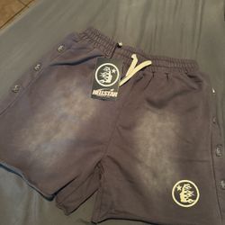 HellStar shorts 
