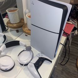 Ps5 disc version 1 tb storage comes with games and headset