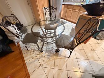 Glass table w/chairs