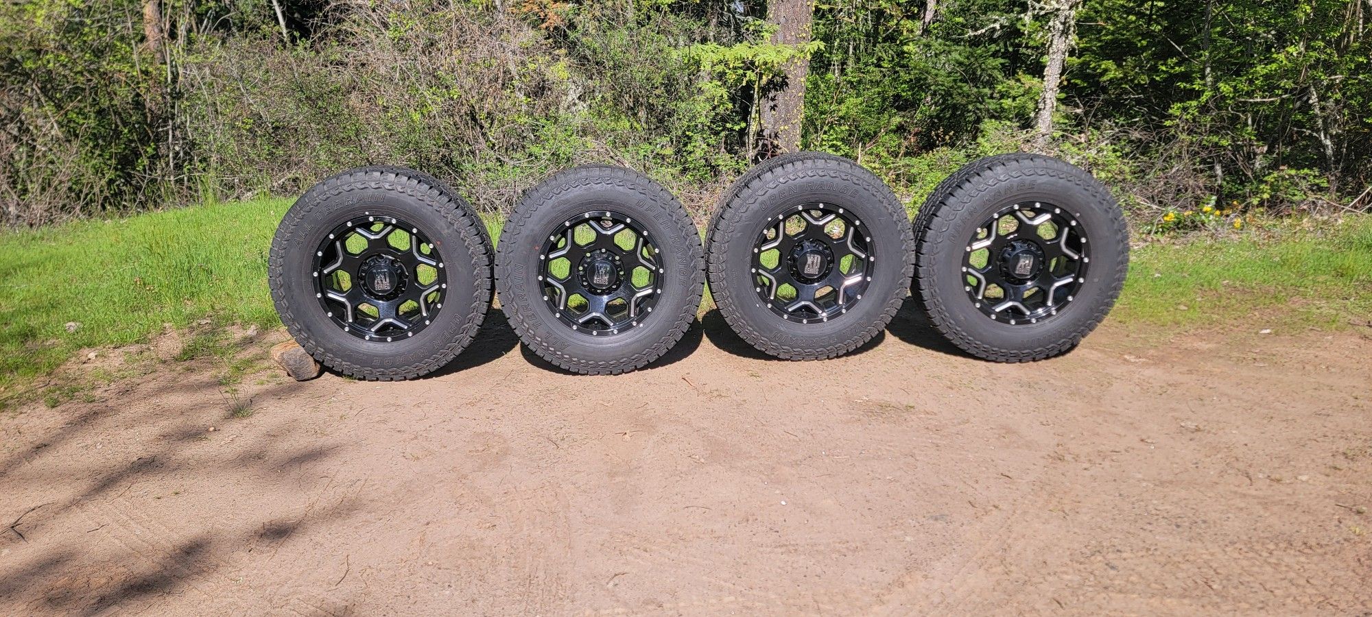 18.x9  8-6.5 Ultra Worx 803 Black Medium Offset  Wheels  With Tires