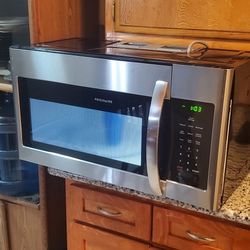 Frigidaire Countertop Microwave 