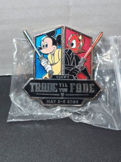 Rare hard to find Jedi Mickey & Darth Maul Donald Star Wars pin