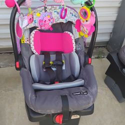 Graco Snugride Infant Seat With Base