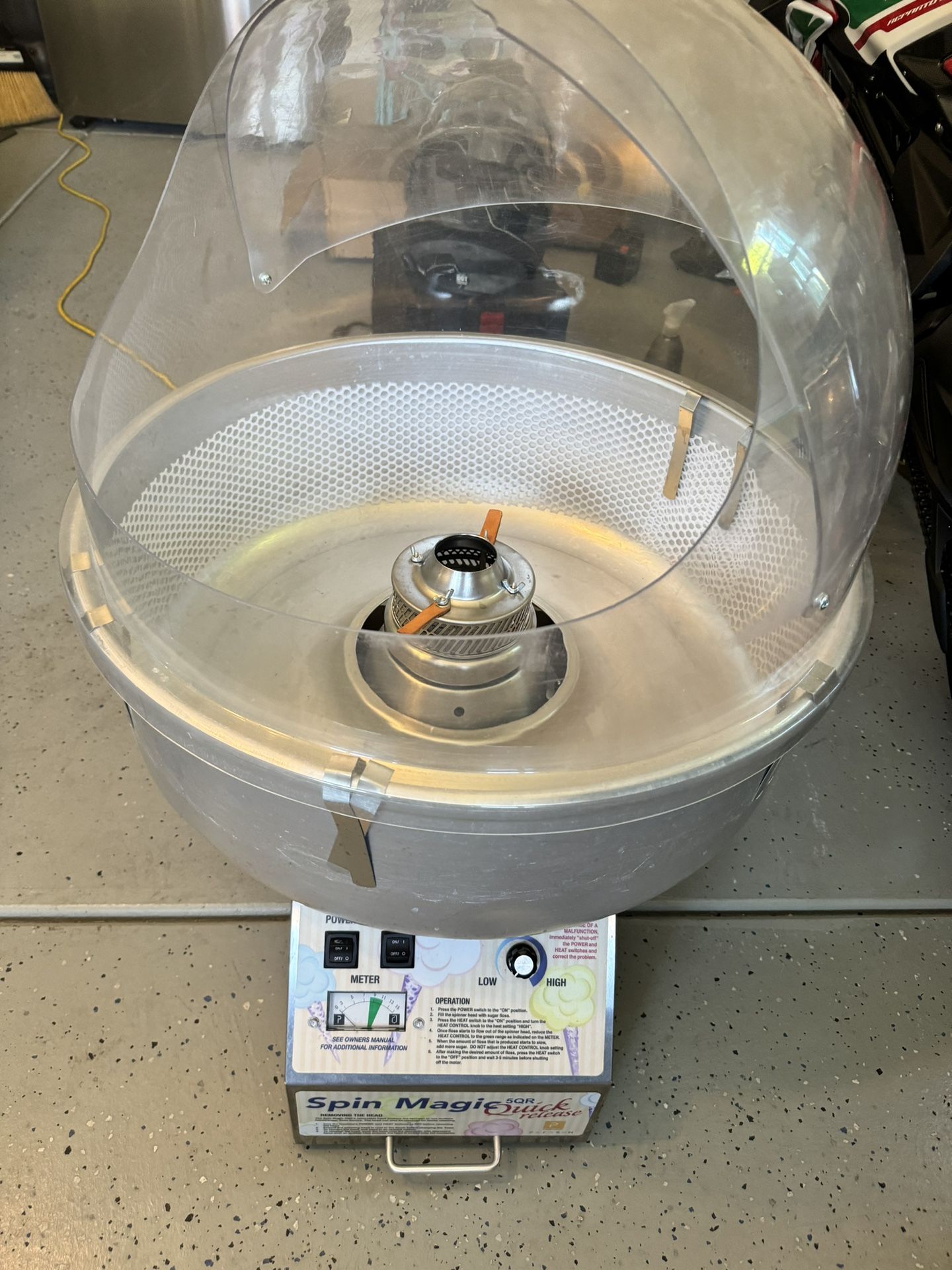 Paragon Spin Magic 5 QR Cotton Candy machine with Dome Cover
