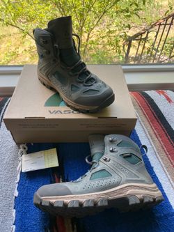 Nearly new women’s size 8.5 vasque hiking boots