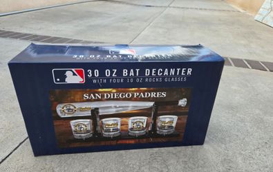 Padres bat whiskey decanter set. New in box