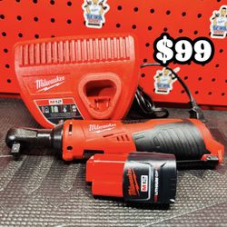 Milwaukee M12 12V Lithium-Ion Cordless 3/8 in. Ratchet with (1) 1.5Ah Battery & Charger