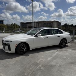 2023 BMW 760i xDrive 