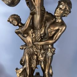 Entice, two peaces standing lamp. With two Figures, with 5 Lamps lights. So. So beautiful. From Italy. Extra beauty. Must sell .