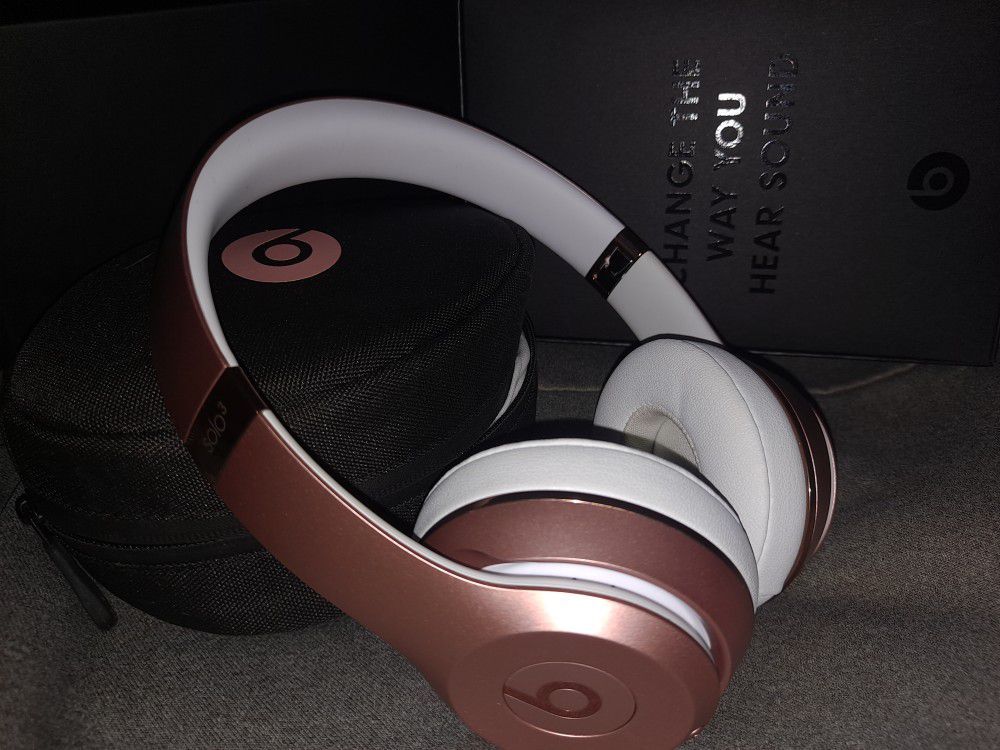 Beats Solo 3 Headphones Rose Gold Brand New Never Been Used