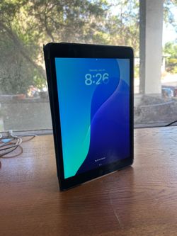 iPad 9 256 GB with case
