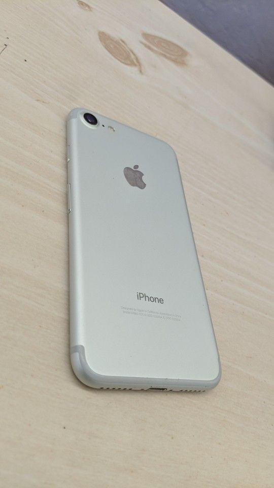 Apple iPhone 7 32gb Fully Functional & Unlocked