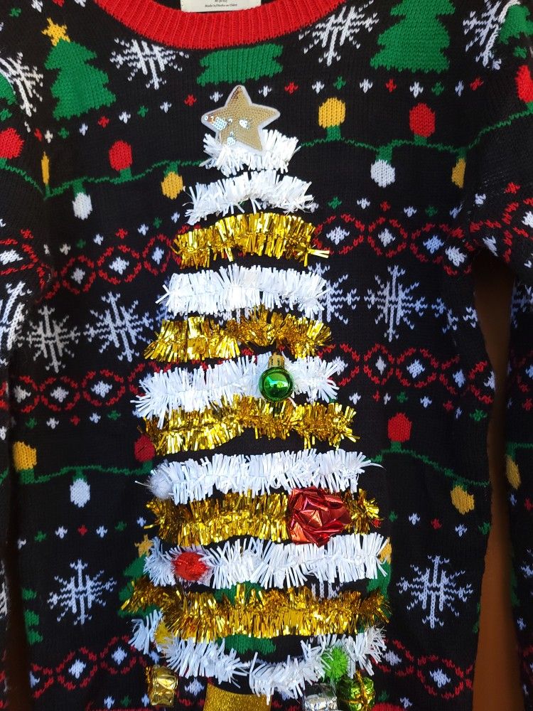 No Boundaries Women’s ugly Christmas Sweater christmas tree Size Medium (8-10) 