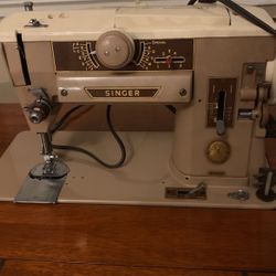 Singer Sewing Machine 