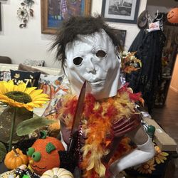 Michael Myers mask  and knife