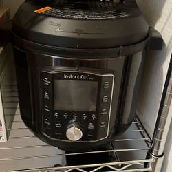 Instant Pot Pro 6Qt + Accessories – $70Retails $150+)