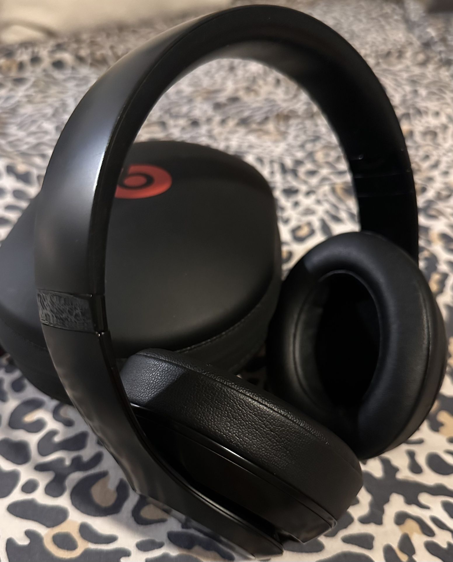 Beats Wireless Studio3 Black Headphones *FIRM PRICE*