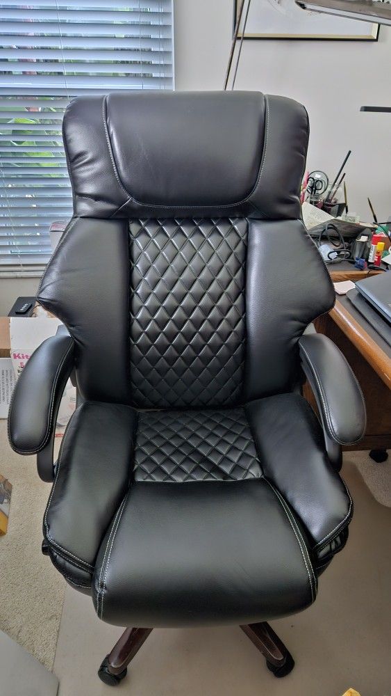 New In Sealed Box: Big & Tall 500 lbs Executive Memory Foam Padded Office Chair