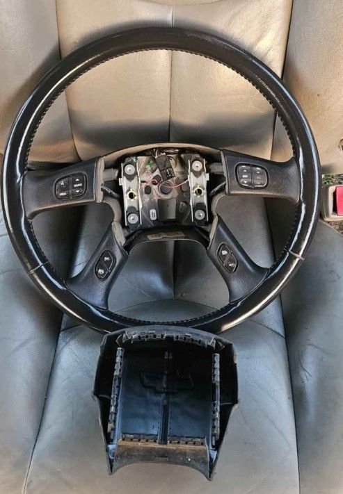 GM Nbs STEERING WHEEL AVAILABLE 2006