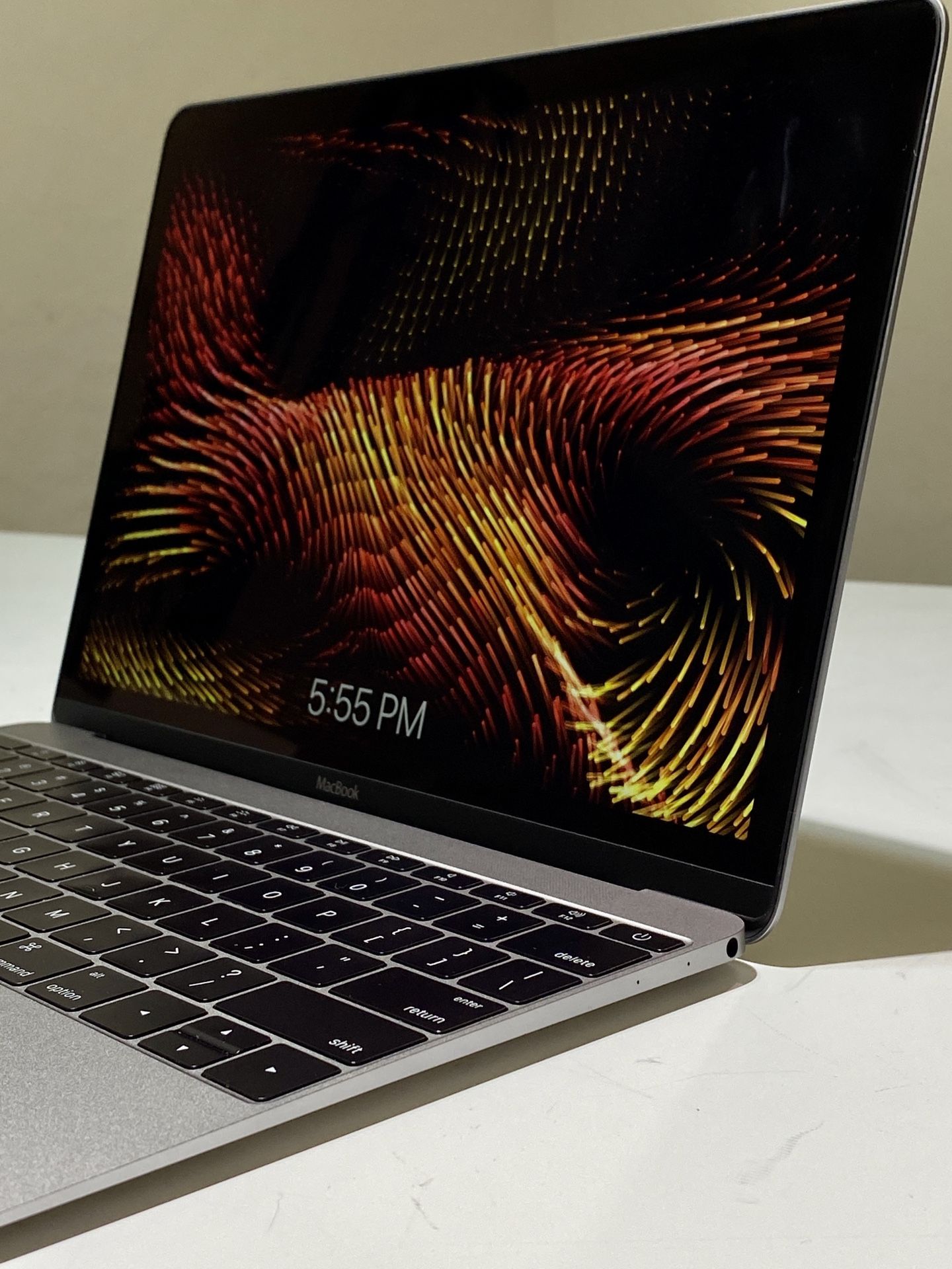 Apple MacBook Retina Display 12-inch laptop (2015)