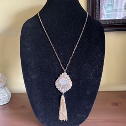 Elegant Gold Tone Pendant Necklace 
