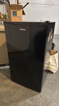 Upstreman Black Mini Fridge