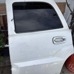PEARL WHITE LEFT REAR PASSENGER DOOR FOR 2002-2006 CADILLAC ESCALADE