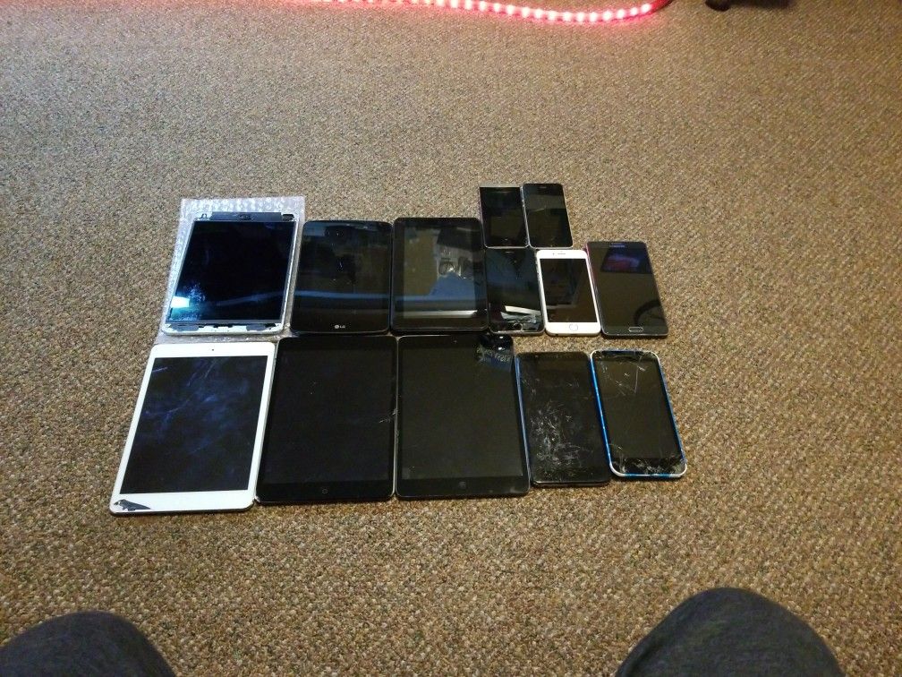 OK I have here all the iPad Mini's. iPhone 6. I have phone 5. and some ZET phones.