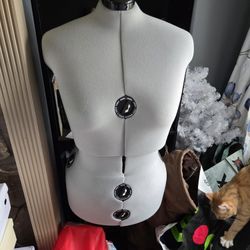 Plus-Sized Adjustable Dress Form For Sewing