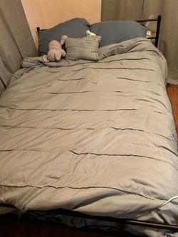 Full Size Bed w Mattress
