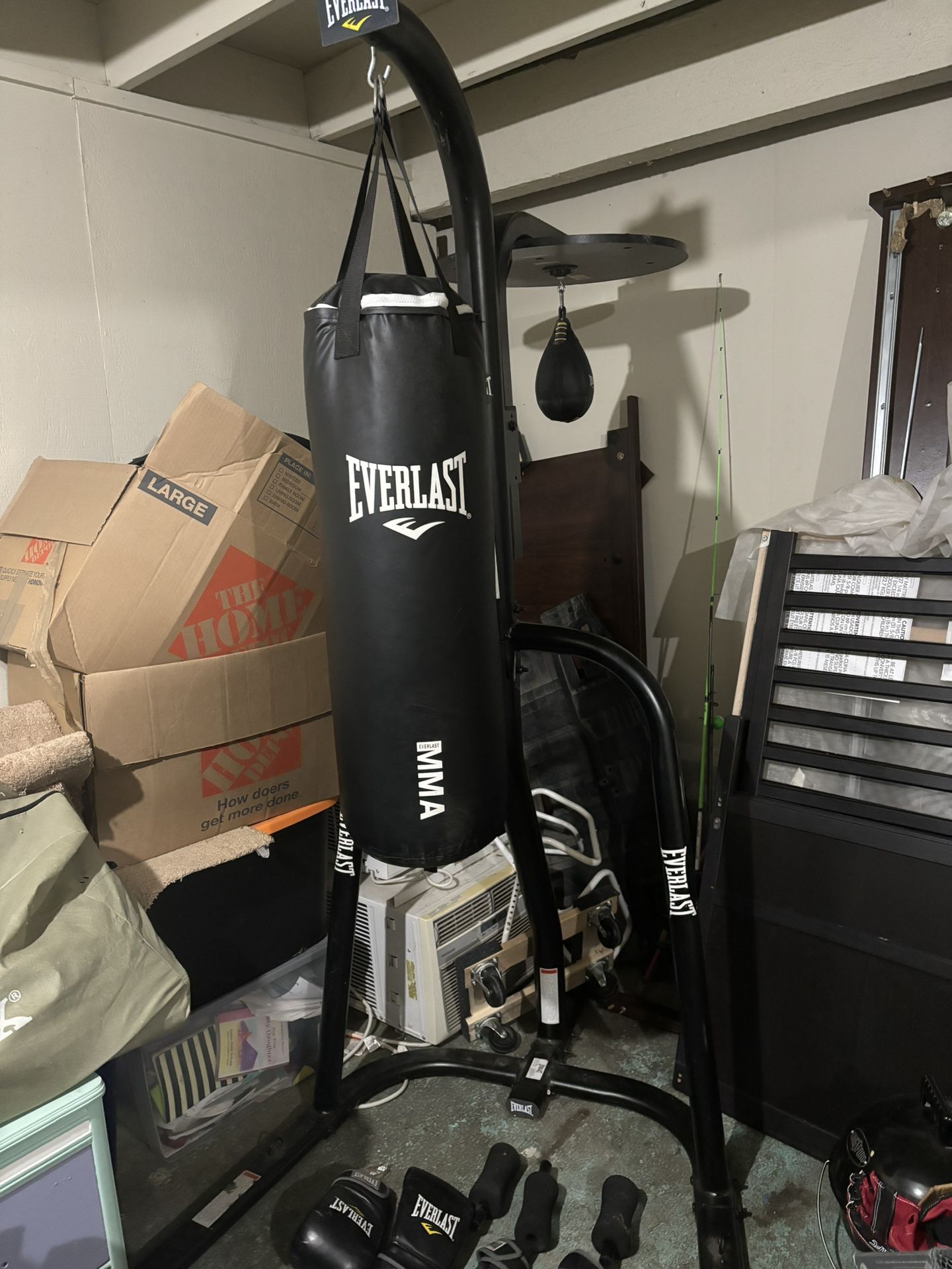 Everlast Punching Bag Plus Stand
