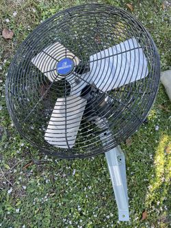 Greenheck Wall Direct-Drive Industrial Fan In Working Condition $30 Firm On Price