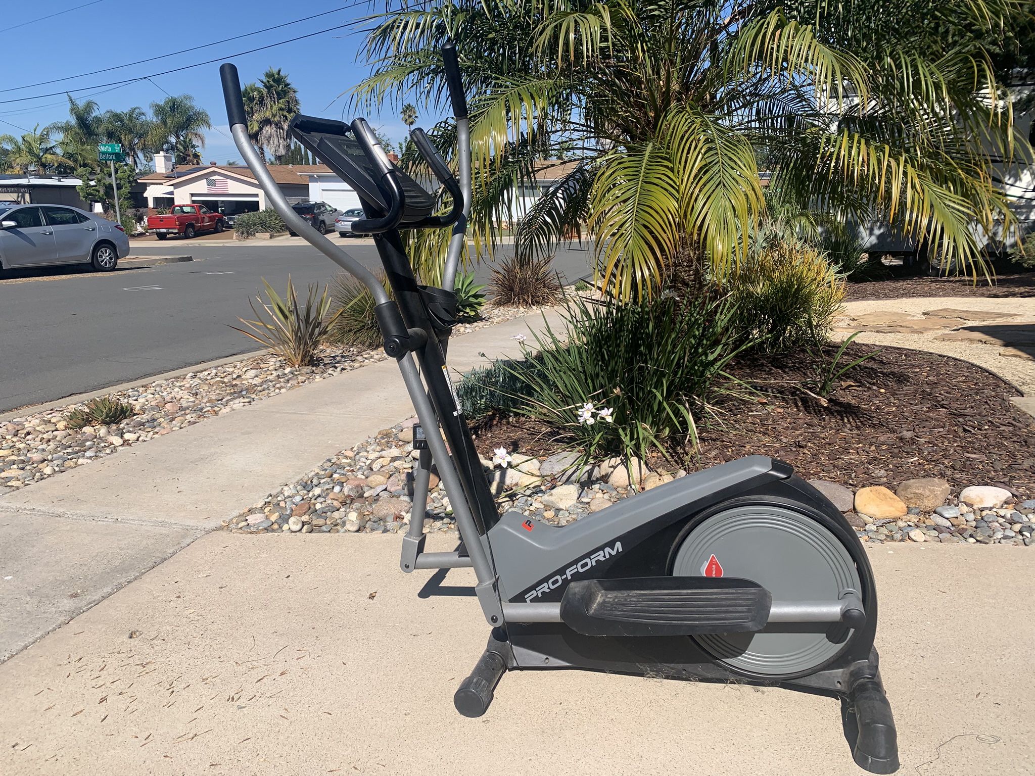 Elliptical Pro-Form Cadence LE