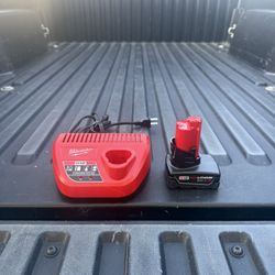 Milwaukee M12 12V Lithium-Ion 4.0 Ah Battery w/Charger