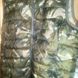 Mens Winter Camouflaged Puffer Vest $75 NWOT