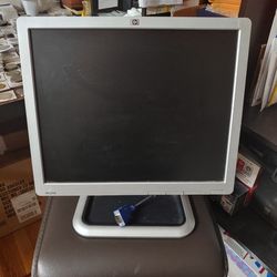 MODEL: HP L1710 ** SCREEN: 13.4X10.9 INCHES ** GREAT CONDITION NO SCRATCHES **