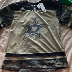 Dallas Stars Camo Jersey Size L NWT