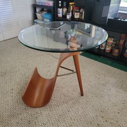 Wood Table w Magazine Rack