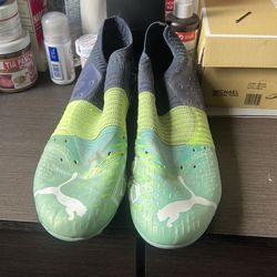 Size 10.5 men’s puma boot