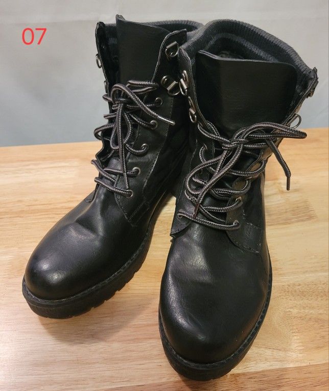 Rouge Black Combat Boots, size 8 1/2 (07)