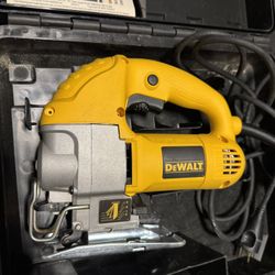 Dewalt DW317 Corded Orbital Jig Saw W/ Case 