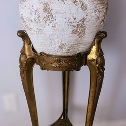 White- Washed Vase/pot With Stand