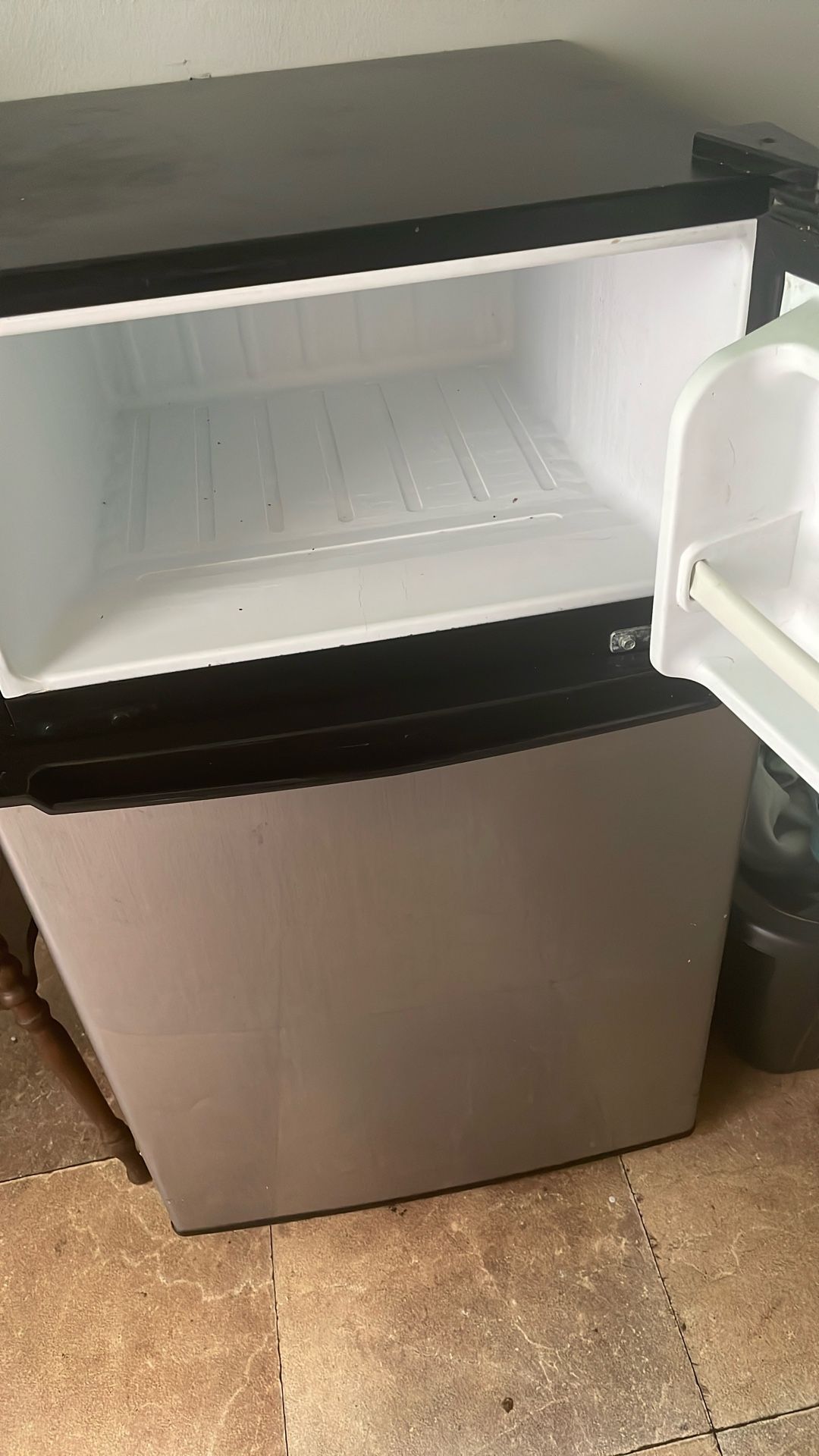 Gallon Mini Fridge With Freezer