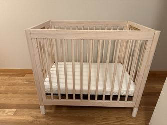 Babyletto Mini Crib - Great Deal $60