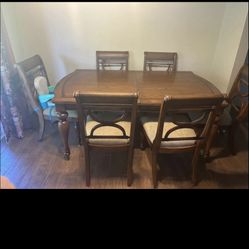 Real Wood Diningroom Table With 6 Chairs 